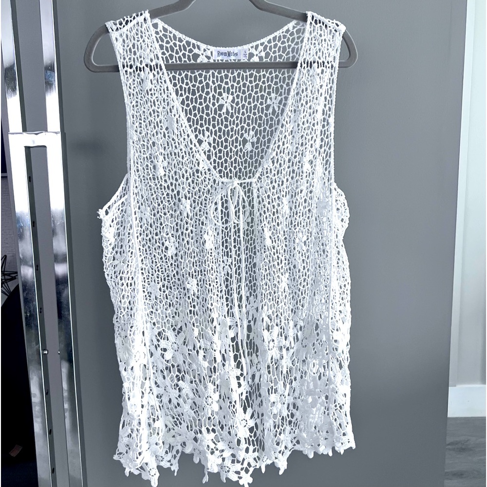 RoomMates Crochet Floral Cardigan Vest Front Tie Ivory Size Large Boho Festival